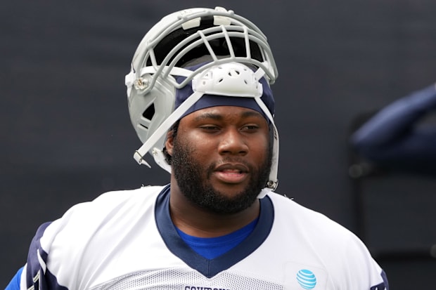 Dallas Cowboys tackle Nate Thomas during training camp at the River Ridge Fields.