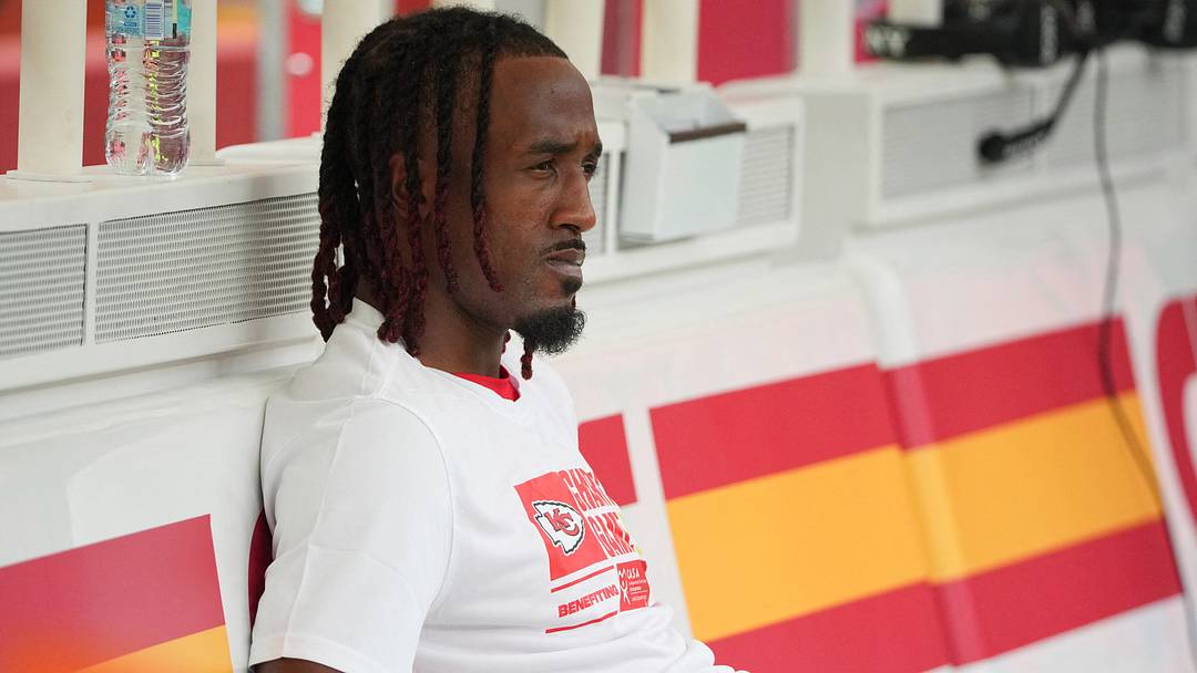 Aug 15, 2026; Kansas City, Missouri, USA; Kansas City Chiefs cornerback L'jarius Sneed (38) watches warmups against the Los Angeles Rams prior to a pre season at Arrowhead Stadium. Mandatory Credit: Denny Medley-Imagn Images Aug 15, 2026; Kansas City, Missouri, USA; Kansas City Chiefs cornerback L'jarius Sneed (38) watches warmups against the Los Angeles Rams prior to a pre season at Arrowhead Stadium. Mandatory Credit: Denny Medley-Imagn Images