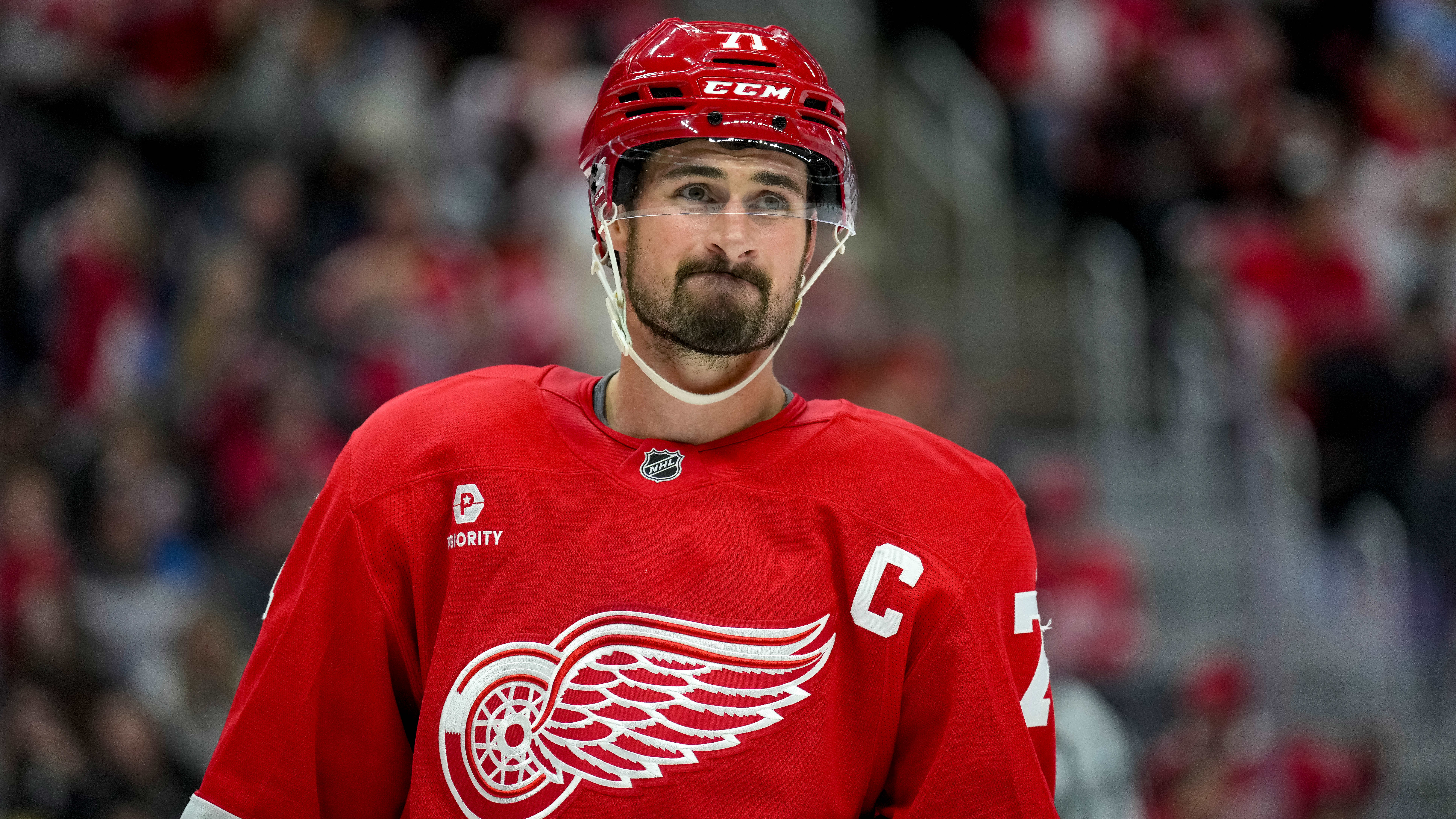 迪倫拉金 (Dylan Larkin) 繼續默默領導紅翼隊