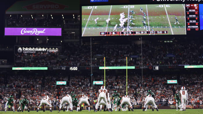 Dec 28, 2023; Cleveland, Ohio, USA; Cleveland Browns and New York Jets players await at the line of scrimmage.
