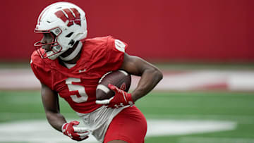 Quincy Burroughs will enter the transfer portal, leaving the Wisconsin football team, on Wednesday.