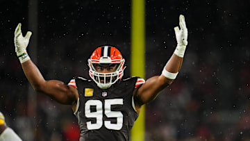 Pittsburgh Steelers v Cleveland Browns