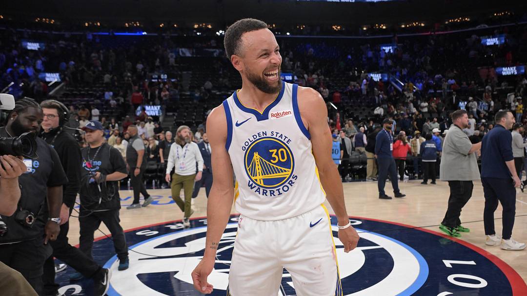 Apr 15, 2026; Inglewood, California, USA; Golden State Warriors guard Stephen Curry (30) smiles on the court after defeating the Los Angeles Clippers during the play-in rounds of the 2026 NBA Playoffs at Intuit Dome. Mandatory Credit: Jayne Kamin-Oncea-Imagn Images Apr 15, 2026; Inglewood, California, USA; Golden State Warriors guard Stephen Curry (30) smiles on the court after defeating the Los Angeles Clippers during the play-in rounds of the 2026 NBA Playoffs at Intuit Dome. Mandatory Credit: Jayne Kamin-Oncea-Imagn Images