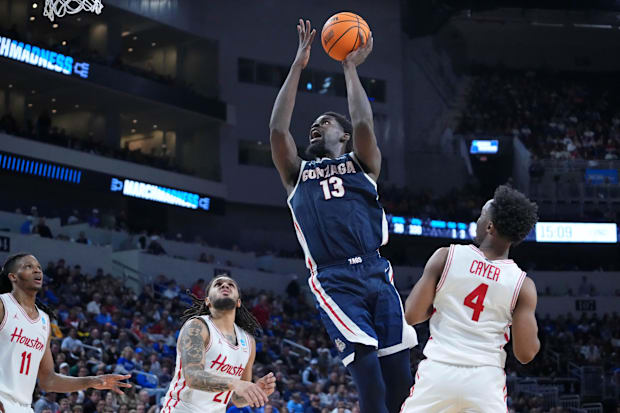 Gonzaga forward Graham Ike goes up to the basket.