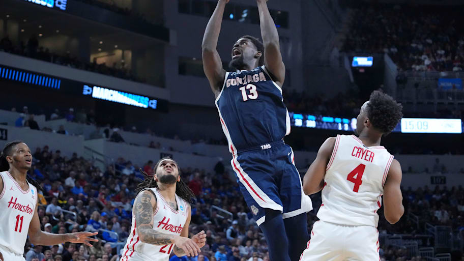 Gonzaga forward Graham Ike goes up to the basket.