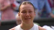 This moment between a tearful Anisimova and her mother was beautiful. 