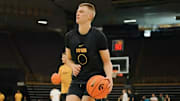 Iowa basketball point guard Bennett Stirtz