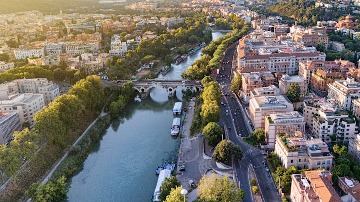 Rome is a gorgeous city, but it‘s not the cleanest.