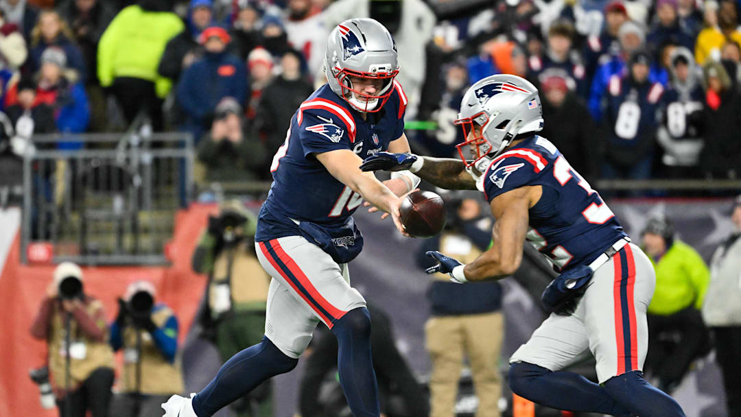 Jan 11, 2026; Foxborough, MA, USA; New England Patriots quarterback Drake Maye (10) hands the ball off to New England Patriots running back Treveyon Henderson (32) during the first quarter against the Los Angeles Chargers in an AFC Wild Card Round game at Gillette Stadium. Mandatory Credit: Eric Canha-Imagn Images