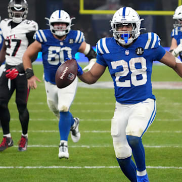 Nov 9, 2025; Berlin, Germany; Indianapolis Colts running back Jonathan Taylor (28) scores the winning touchdown in overtime against the Atlanta Falcons during the NFL Berlin Game at Olympic Stadium. 
