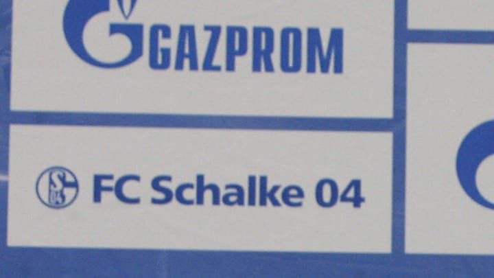 Schalke 04 ve Gazprom logoları Schalke 04 ve Gazprom logoları