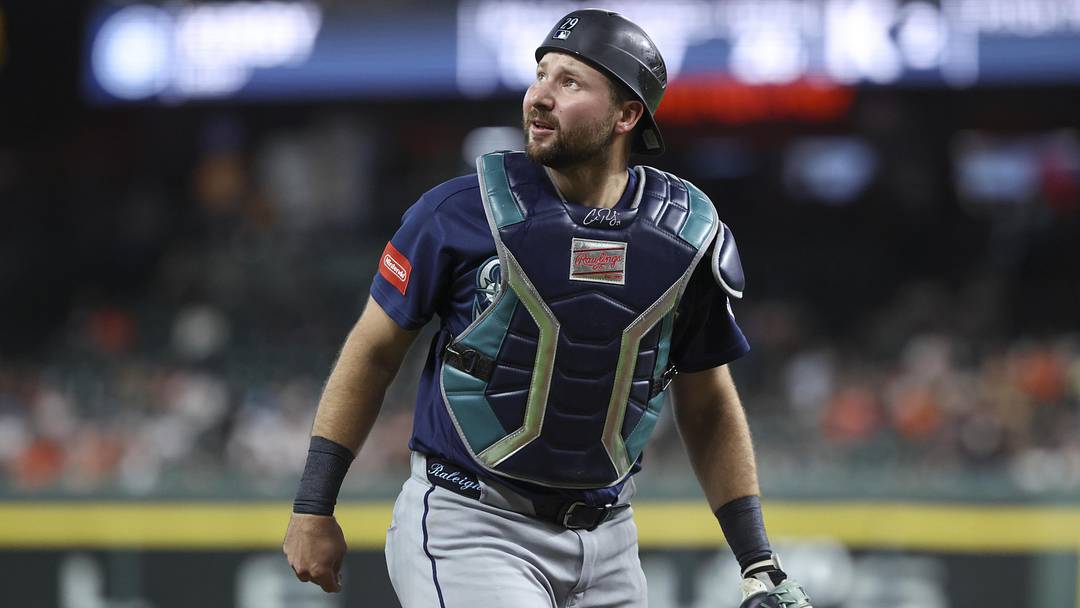 May 11, 2026; Houston, Texas, USA; Seattle Mariners catcher Cal Raleigh (29) looks up during the second inning against the Houston Astros at Daikin Park. Mandatory Credit: Troy Taormina-Imagn Images May 11, 2026; Houston, Texas, USA; Seattle Mariners catcher Cal Raleigh (29) looks up during the second inning against the Houston Astros at Daikin Park. Mandatory Credit: Troy Taormina-Imagn Images