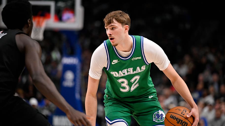 Mavericks forward Cooper Flagg with the ball.