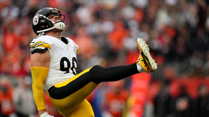 Pittsburgh Steelers linebacker T.J. Watt (90) celebrates a sack of Cincinnati Bengals quarterback Jake Browning (6) in the fourth quarter of a Week 12 NFL football game between the Pittsburgh Steelers and the Cincinnati Bengals, Sunday, Nov. 26, 2023, at Paycor Stadium.