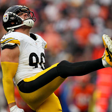 Pittsburgh Steelers linebacker T.J. Watt (90) celebrates a sack of Cincinnati Bengals quarterback Jake Browning (6) in the fourth quarter of a Week 12 NFL football game between the Pittsburgh Steelers and the Cincinnati Bengals, Sunday, Nov. 26, 2023, at Paycor Stadium.