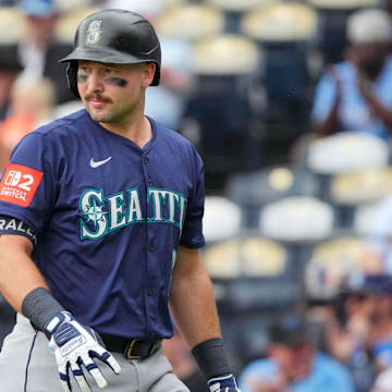 Cal Raleigh is now the Mariners' sole single-season home run record-holder.