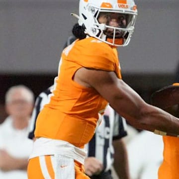 Tennessee quarterback Nico Iamaleava (8) fakes a handoff to running back Dylan Sampson (6) during the NCAA college football game against Kent State on Saturday, September 14, 2024, in Knoxville, Tenn.