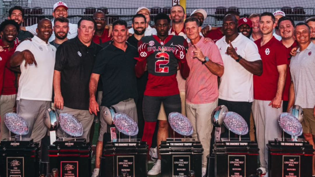 4-star WR Cortez Mills with the OU coaching staff