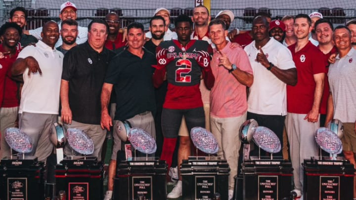 4-star WR Cortez Mills with the OU coaching staff