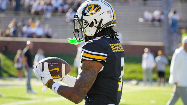  Missouri Tigers wide receiver Luther Burden III (3) warms up against the Buffalo Bulls