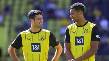 Giovanni Reyna mit Felix Nmecha