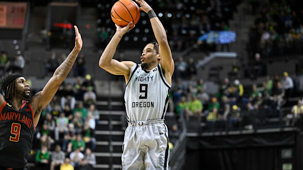 Oregon Ducks guard Keeshawn Barthelemy (9) shoots the ball