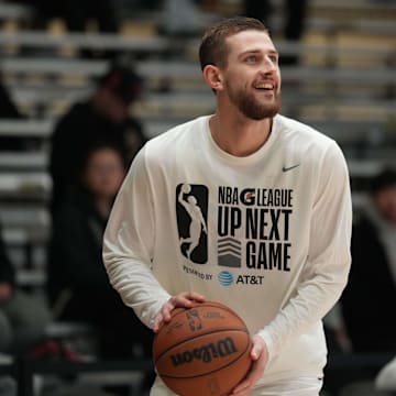 Feb 16, 2025; Oakland, California, USA;  Team Earn Your Leisure guard Erik Stevenson (10) of the Capital City Go-Go warms up before a game against Team Braxton at Moscone Center. Mandatory Credit: Darren Yamashita-Imagn Images