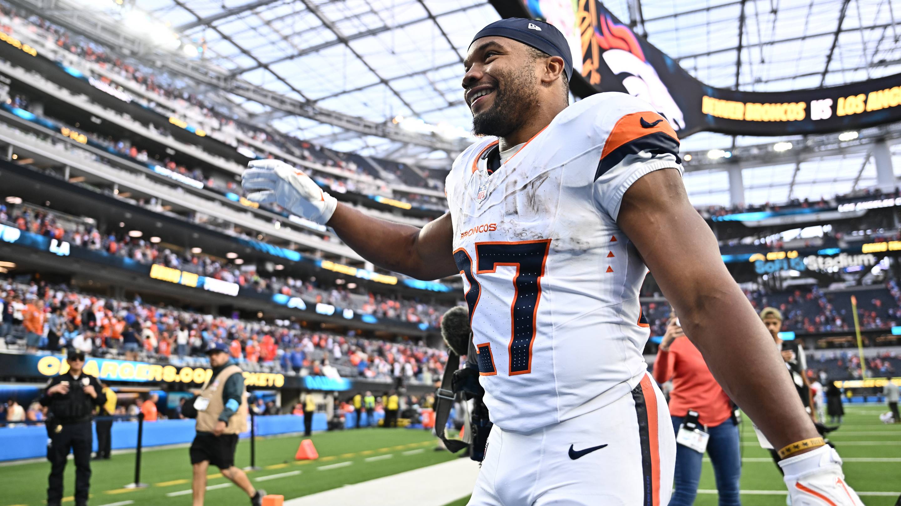 Week 7 Fantasy Football Start ‘Em, Sit ‘Em: J.K. Dobbins vs. RJ Harvey