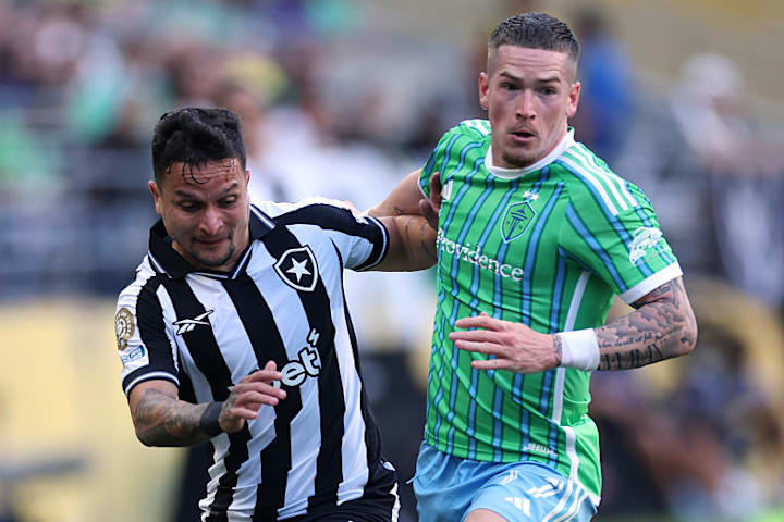 Artur, Ryan Kent