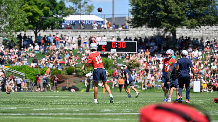 Drake Maye connected with DeMario Douglas for the play of Patriots training camp.