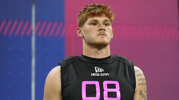 Oregon tight end Terrance Ferguson (TE08) looks on during the 2025 NFL Combine at Lucas Oil Stadium. 