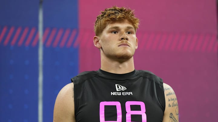 Feb 28, 2025; Indianapolis, IN, USA; Oregon tight end Terrance Ferguson (TE08) looks on during the 2025 NFL Combine at Lucas Oil Stadium. Feb 28, 2025; Indianapolis, IN, USA; Oregon tight end Terrance Ferguson (TE08) looks on during the 2025 NFL Combine at Lucas Oil Stadium.