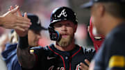 Aug 30, 2025; Philadelphia, Pennsylvania, USA; Atlanta Braves outfielder Jake Fraley (16) celebrates with teammates after scoring against the Philadelphia Phillies in the tenth inning at Citizens Bank Park. Mandatory Credit: Kyle Ross-Imagn Images