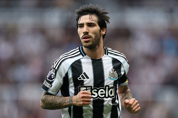 Newcastle midfielder Sandro Tonal