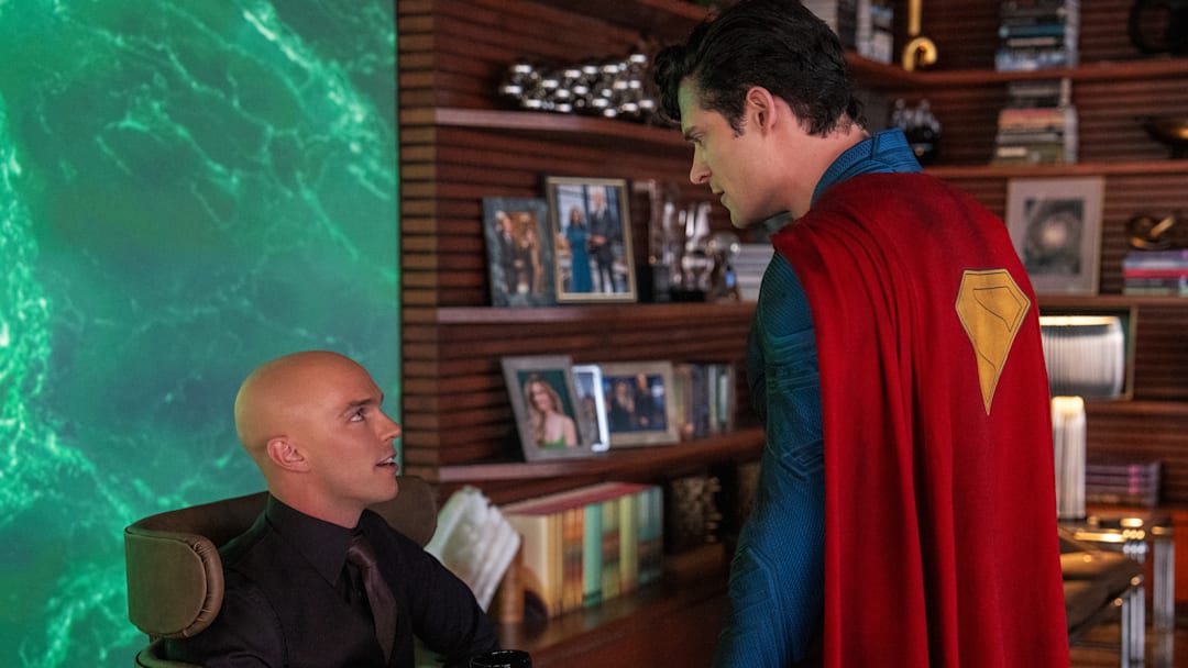 (L to r) NICHOLAS HOULT as Lex Luthor and DAVID CORENSWET as Superman in Warner Bros. Pictures’ “SUPERMAN,” a Warner Bros. Pictures release. Photo Credit: Jessica Miglio.