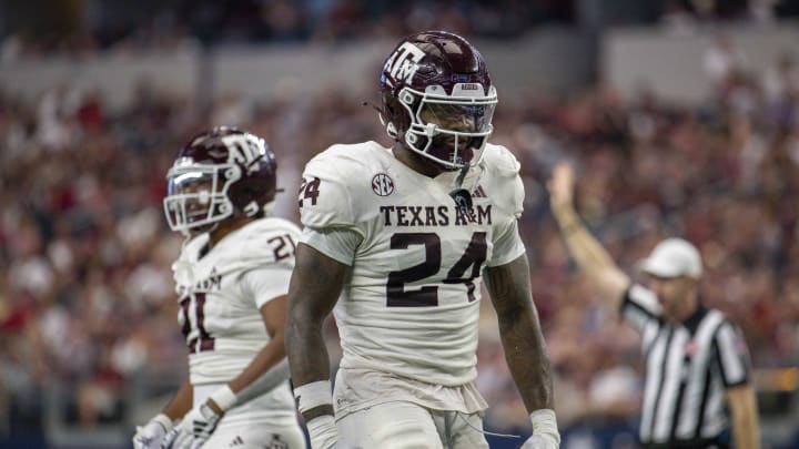 Texas A&M linebacker Chris Russell Jr. has signed with the Green Bay Packers.