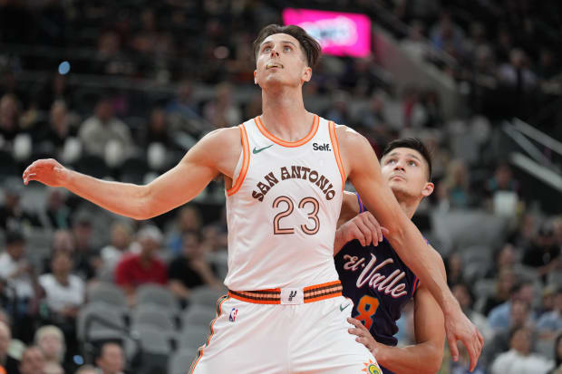 San Antonio Spurs forward Zach Collins (23) blocks out Phoenix Suns guard Grayson Allen (8) at Frost Bank Center.