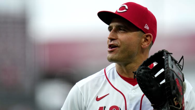 Cincinnati Reds first baseman Joey Votto (19) smiles