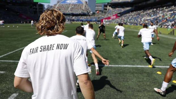 Seattle Sounders FC forward Pedro De La Vega wears a t-shirt to protest FIFA Club World Cup bonus sharing from MLS.