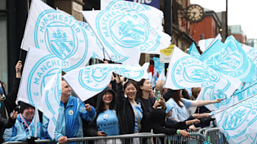 FBL-EUR-ENG-PR-MAN CITY-PARADE-FANS