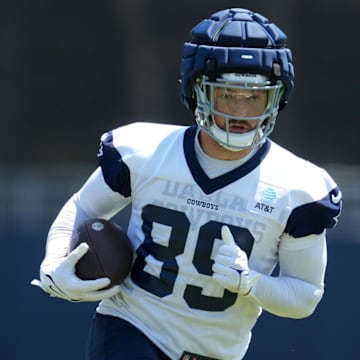 Jul 29, 2023; Oxnard, CA, USA; Dallas Cowboys tight end Peyton Hendershot (89) wears a Guardian helmet cap during training camp at the River Ridge Fields. Mandatory Credit: Kirby Lee-Imagn Images