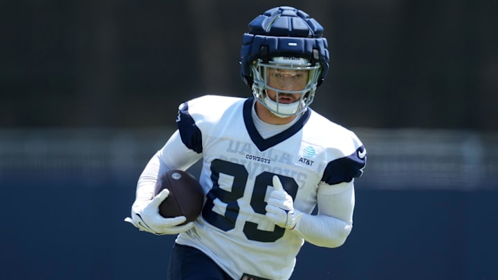 Jul 29, 2023; Oxnard, CA, USA; Dallas Cowboys tight end Peyton Hendershot (89) wears a Guardian helmet cap during training camp at the River Ridge Fields. Mandatory Credit: Kirby Lee-Imagn Images