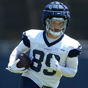 Jul 29, 2023; Oxnard, CA, USA; Dallas Cowboys tight end Peyton Hendershot (89) wears a Guardian helmet cap during training camp at the River Ridge Fields. Mandatory Credit: Kirby Lee-Imagn Images