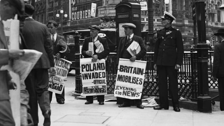 Sprzedawcy gazet na Piccadilly Circus, 1939