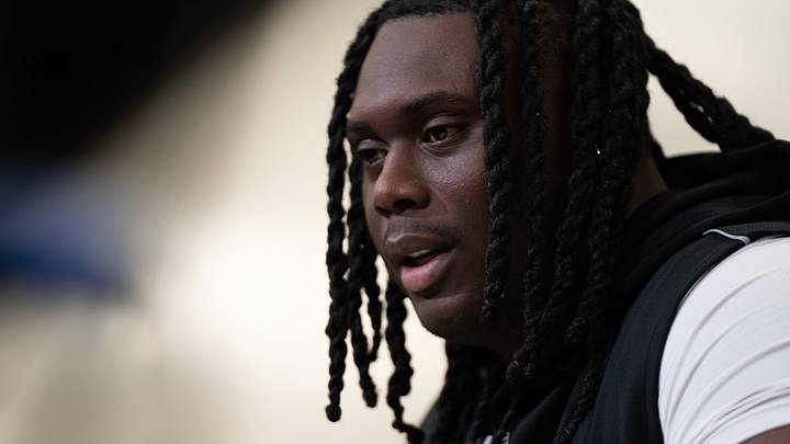 Mississippi offensive lineman Diego Pounds