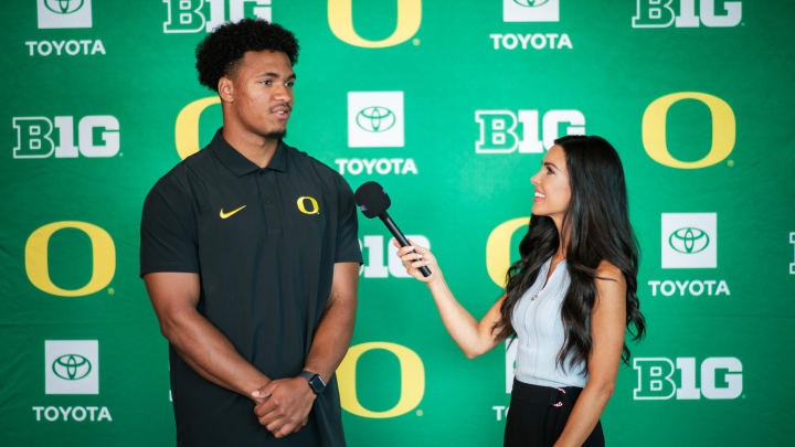 Oregon Ducks tight end Kenyon Sadiq and reporter Bri Amaranthus