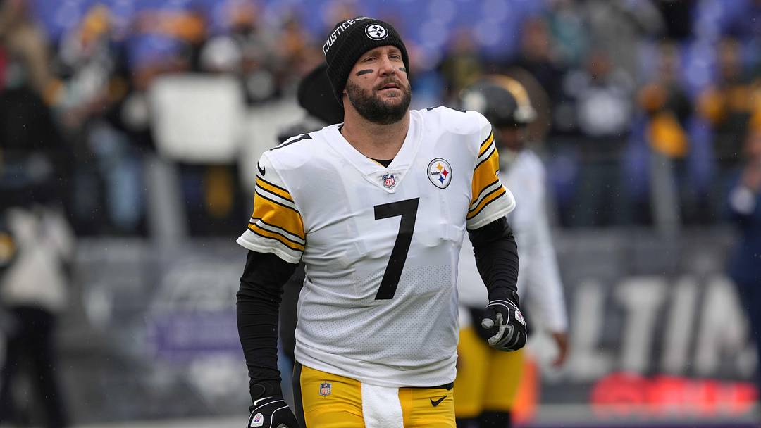 Jan 9, 2022; Baltimore, Maryland, USA; Pittsburgh Steelers quarterback Ben Roethlisberger (7) enters the field prior to the game against the Baltimore Ravens at M&T Bank Stadium. Mandatory Credit: Mitch Stringer-Imagn Images