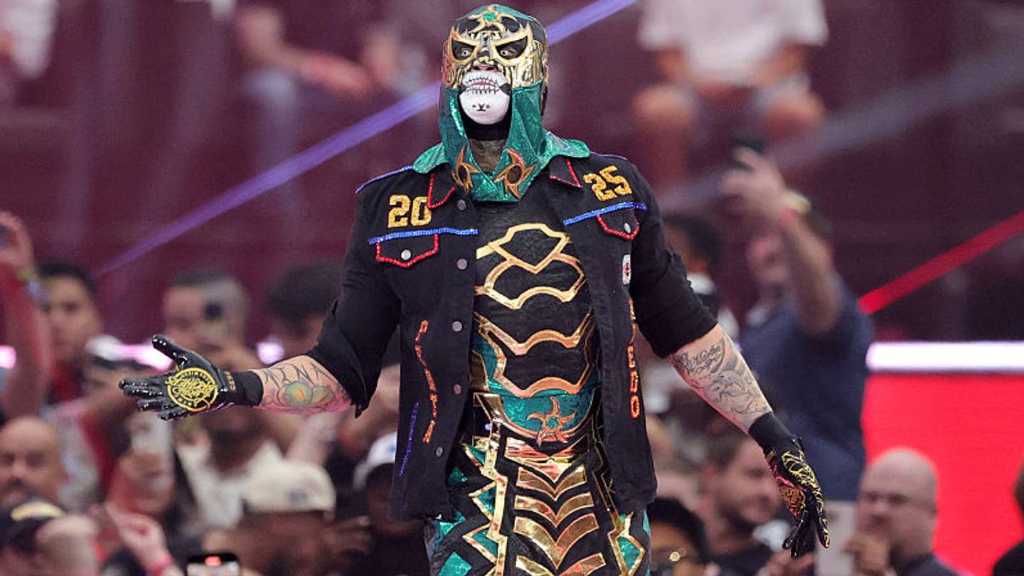 Del “¿y si sí?” al corazón roto: Penta cae ante Roman Reigns en México