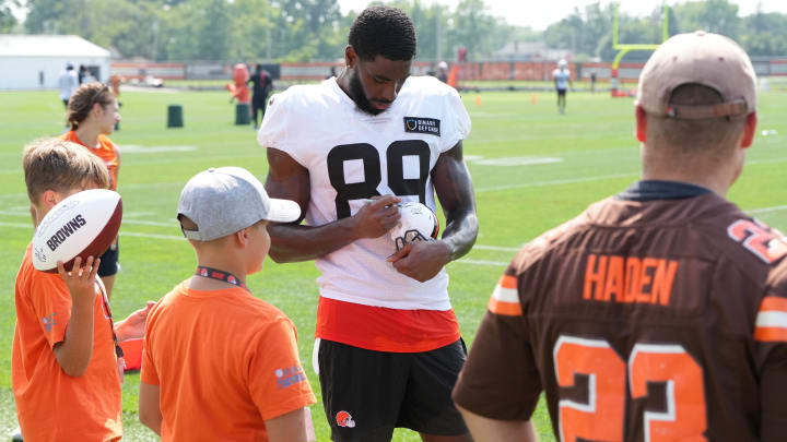 Aug 4, 2024; Cleveland Browns wide receiver Matt Landers (89) signs a football after practice at the Browns training facility in Berea, Ohio.