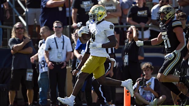 Jeremiyah Love runs for a touchdown against Purdue 